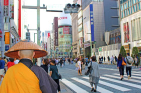 婚活サイトで出会ったお坊さんの豪遊生活
